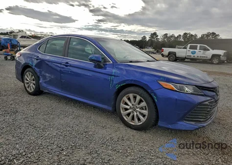 2018 Toyota Camry L z USA, uszkodzony, nr VIN 4T1B11HK6JU603090
